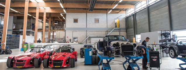 Donkervoort verwarmd door donkerstralers van Mark