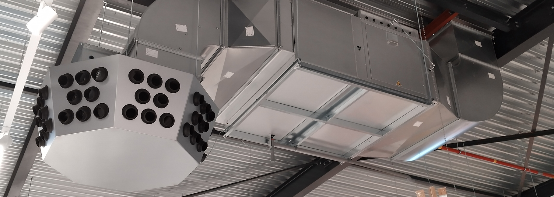 Een Mark GC+ luchtverwarmer met hexagonaal uitblaassysteem