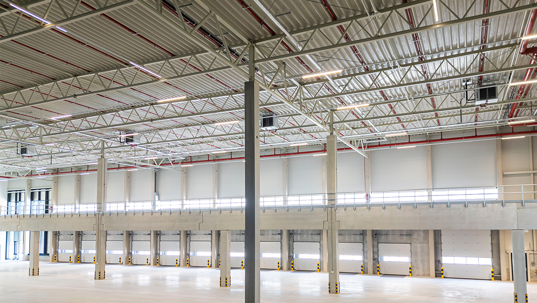 Magazijnhal geschikt voor HVAC-installatie