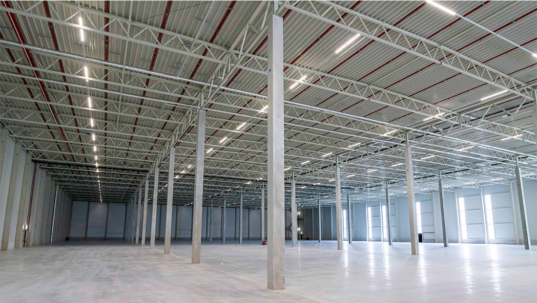 Magazijnhal voorbereid op HVAC-installatie